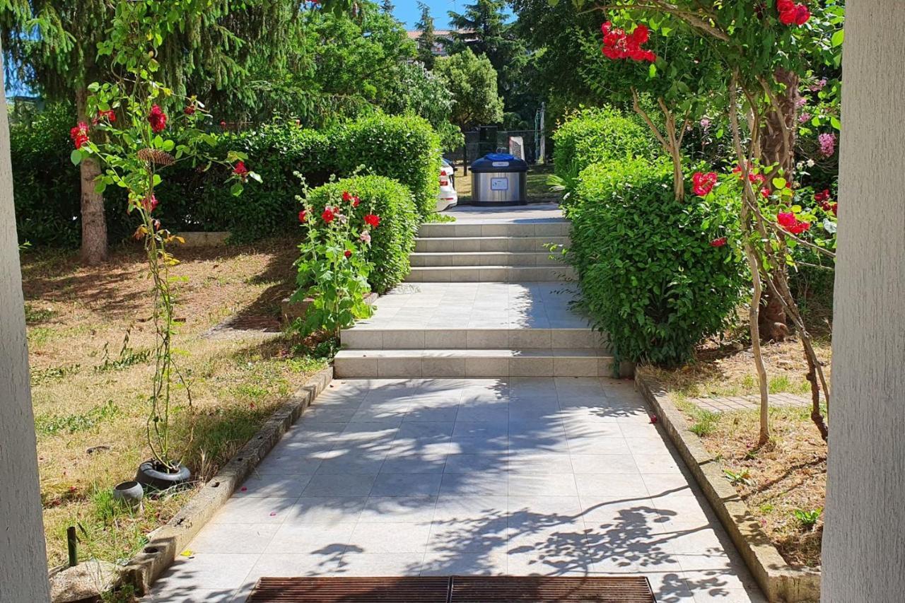 Studio Apartment Ljubica For 2 Persons 150M From The Beach Poreč Exterior foto