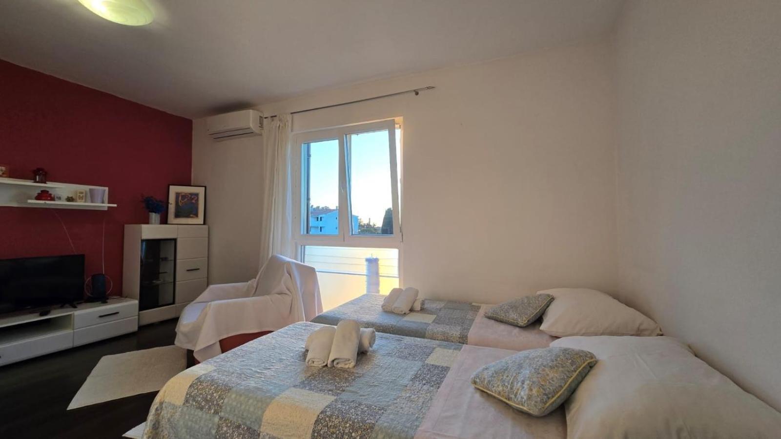Studio Apartment Ljubica For 2 Persons 150M From The Beach Poreč Exterior foto