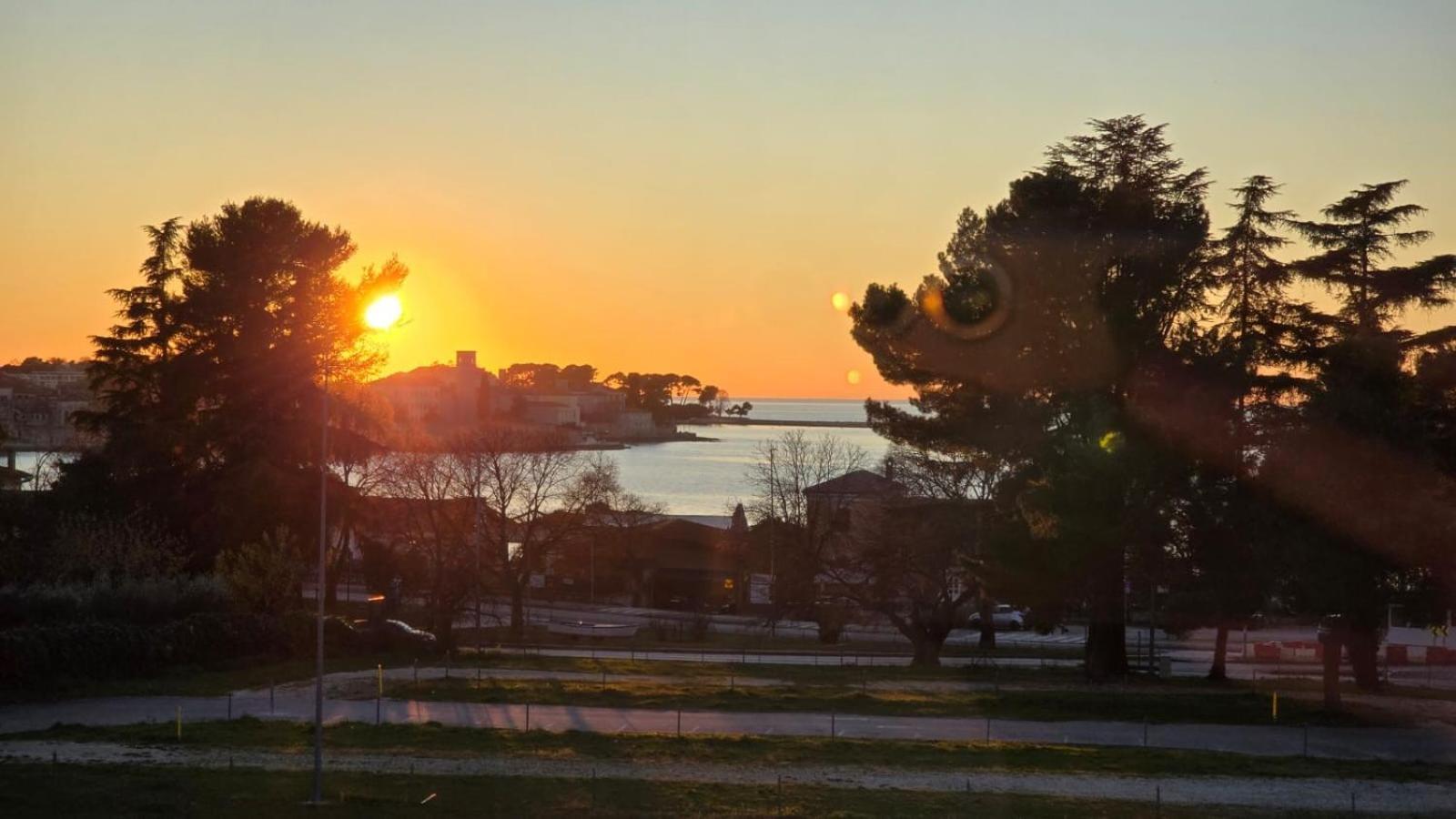 Studio Apartment Ljubica For 2 Persons 150M From The Beach Poreč Exterior foto