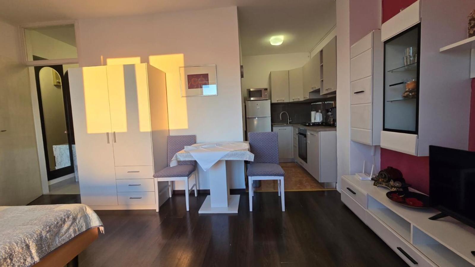 Studio Apartment Ljubica For 2 Persons 150M From The Beach Poreč Exterior foto